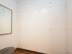 Möbliert: renovierte SINGLE-Wohnung in Niendorf! - Einbauschrank im Schlafzimmer