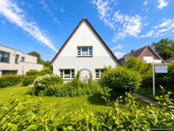 Ihr Wohntraum auf großem Grundstück in Rissen – Renovieren, einziehen oder neu bauen!, 22559 Hamburg, Einfamilienhaus